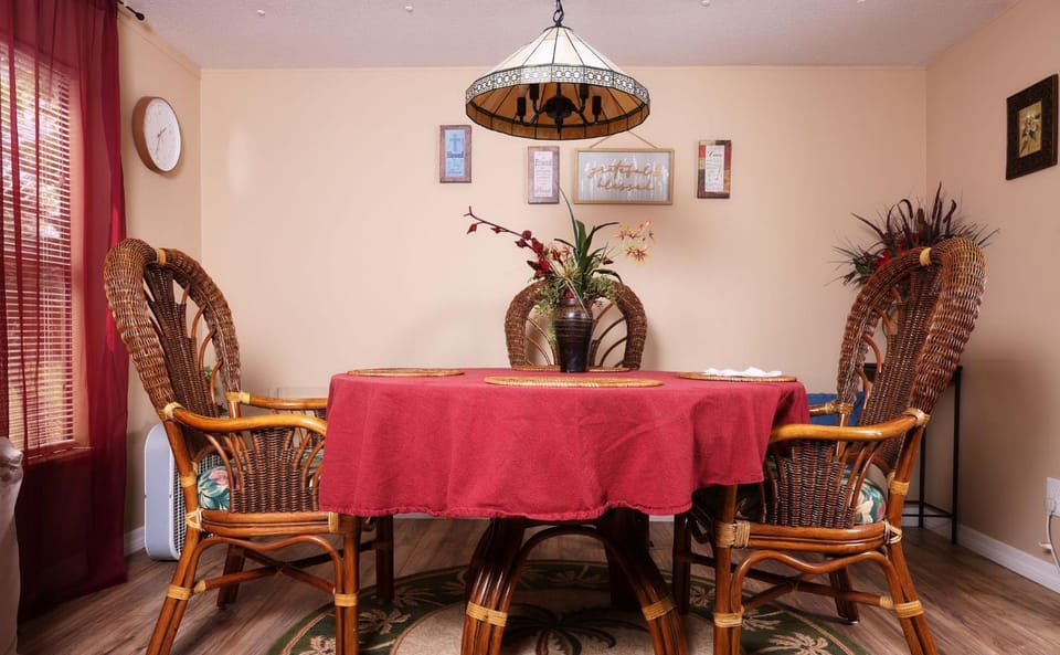 Living room, Decorative detail, Dining area