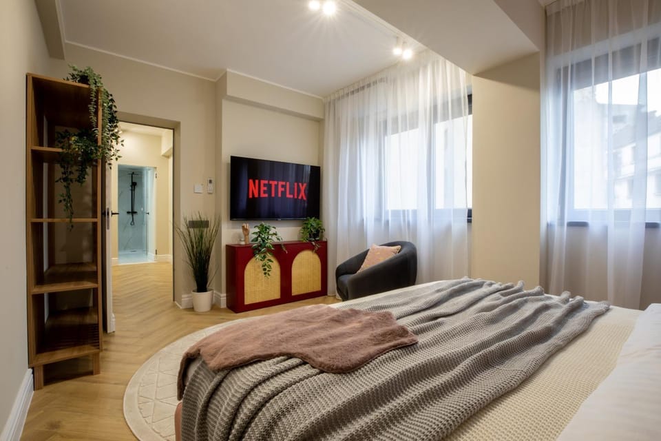 Stylish Ruby 1BR Apartment - Old Town Urban Oasis Apartment in Bucharest