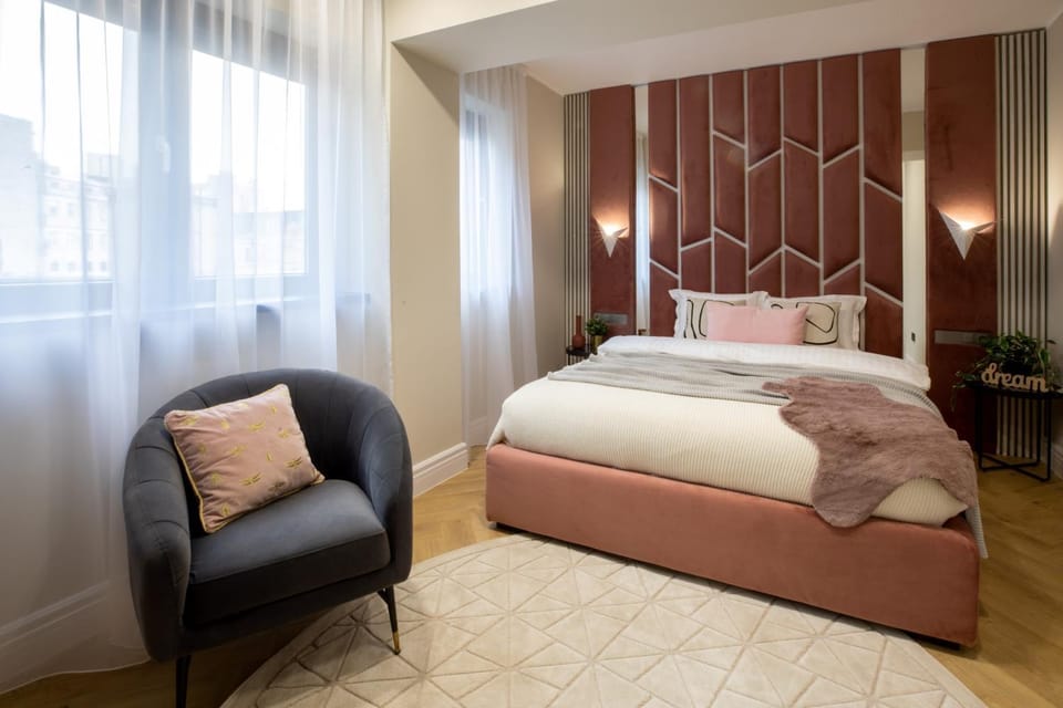 Stylish Ruby 1BR Apartment - Old Town Urban Oasis Apartment in Bucharest
