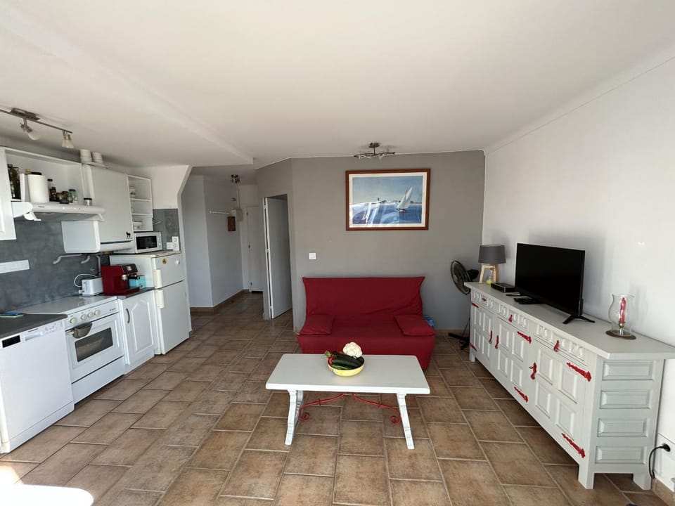 Communal lounge/ TV room, Living room