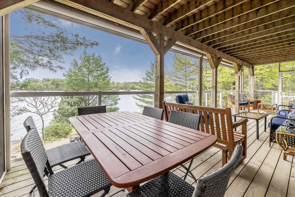 Muskoka Lakeshore Cottage Bliss House in Gravenhurst