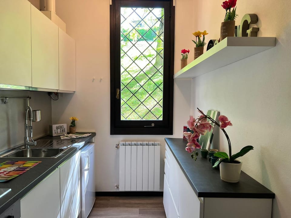 Kitchen or kitchenette, pet friendly, stove