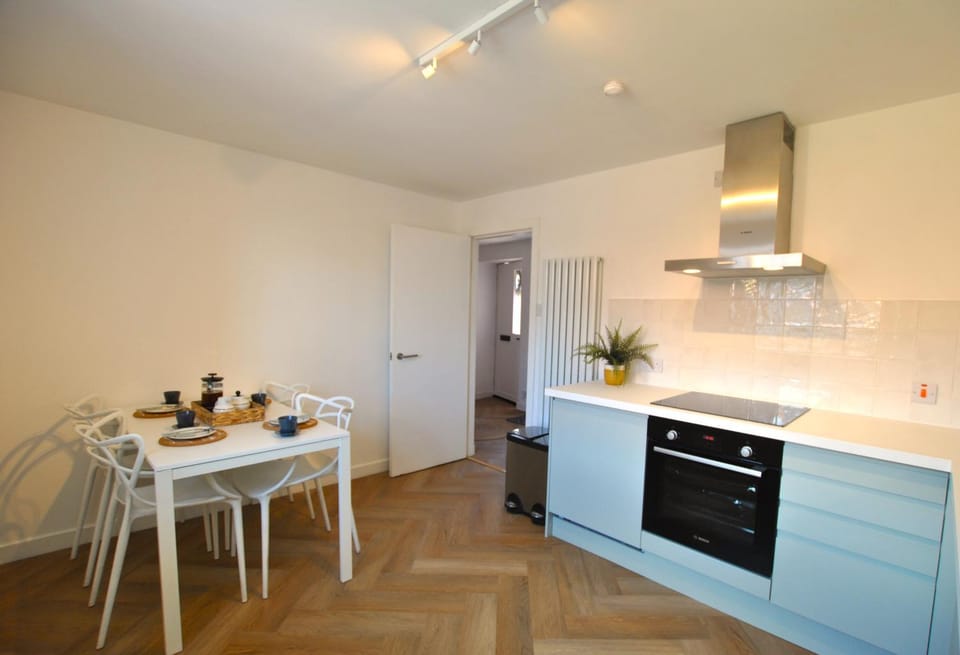 Kitchen or kitchenette, Other, Dining area