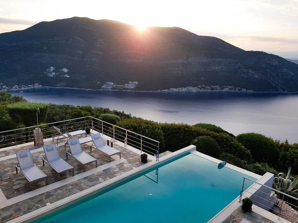 Day, Natural landscape, Mountain view, Sea view, Swimming pool, Swimming pool, sunbed