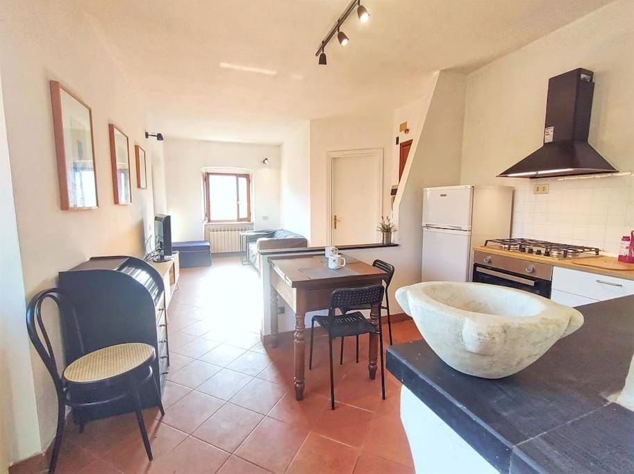 Kitchen or kitchenette, Living room, Dining area, pet friendly, stove