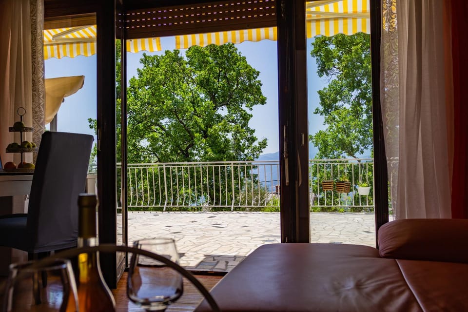 View (from property/room), Living room, Seating area, Dining area