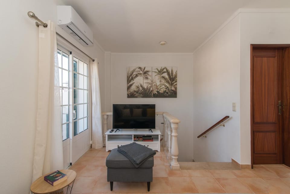 Communal lounge/ TV room, TV and multimedia, Living room