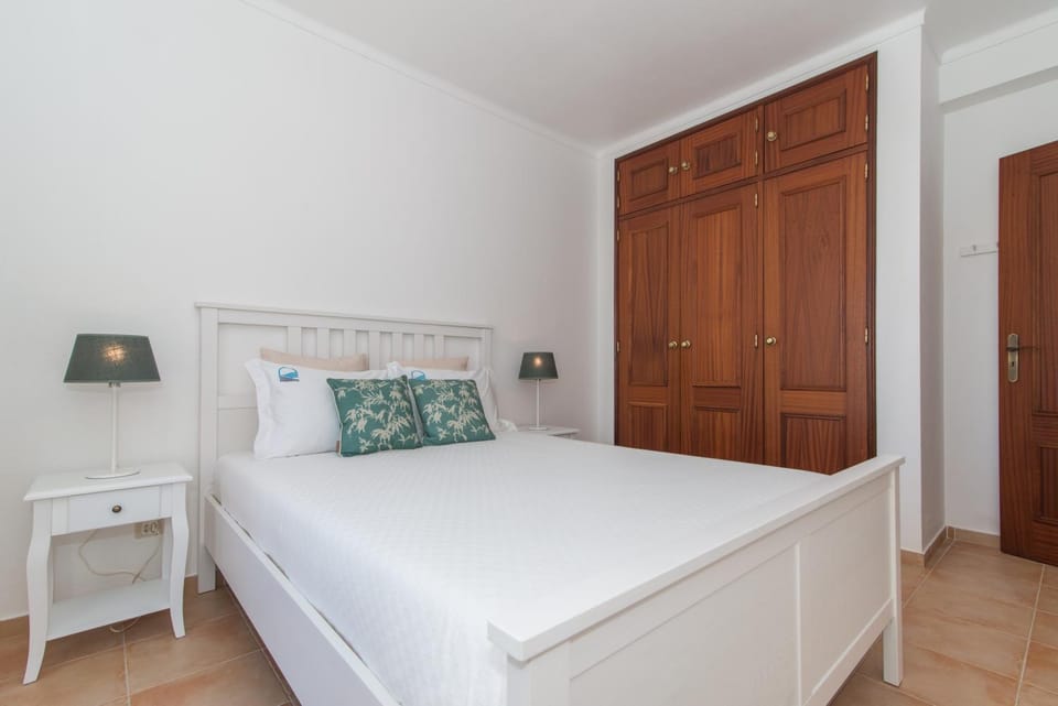 Bed, Bedroom, wardrobe
