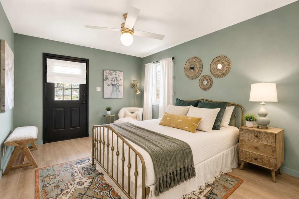 Sunday Circle - Hot Tub & Hill Country Wine Trail House in Fredericksburg