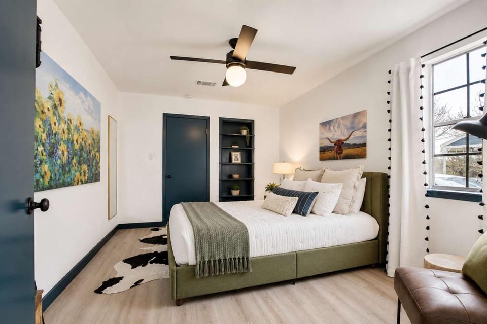 Sunday Circle - Hot Tub & Hill Country Wine Trail House in Fredericksburg