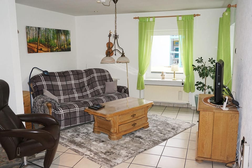Communal lounge/ TV room, TV and multimedia, Living room