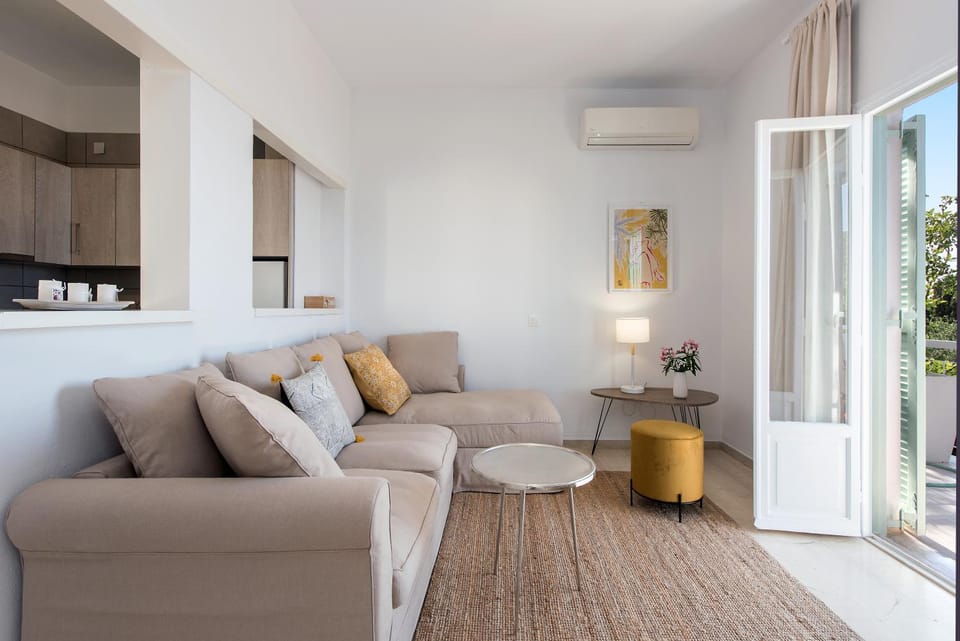 Living room, Seating area, air conditioner