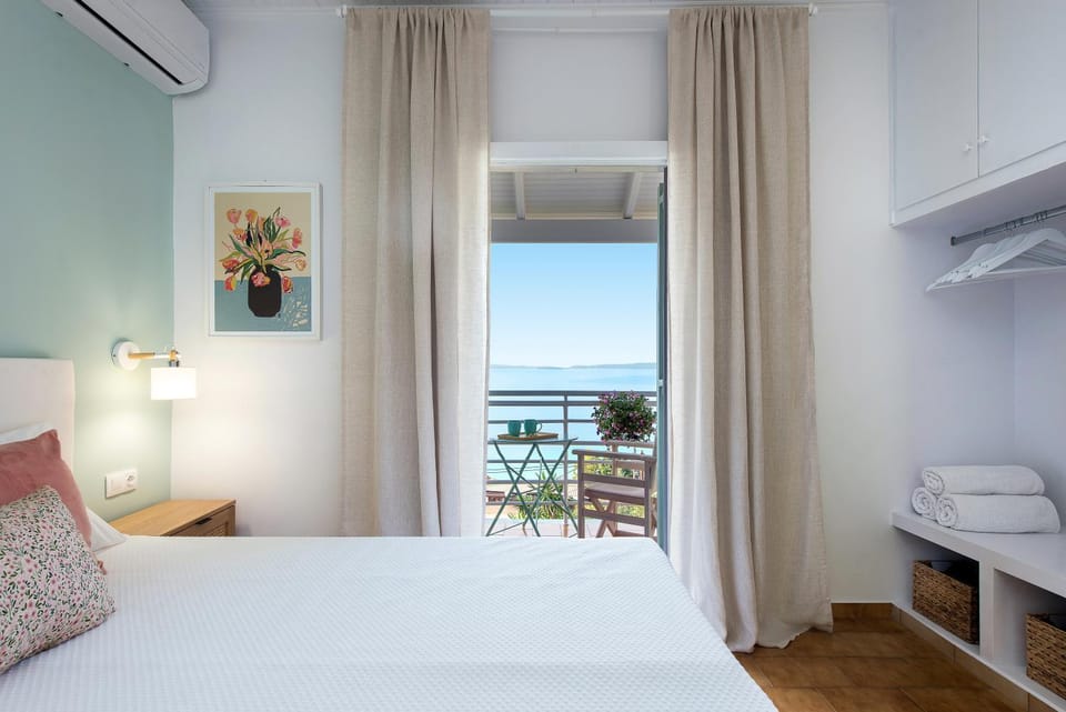 Bed, View (from property/room), Balcony/Terrace, Bedroom, Sea view, air conditioner