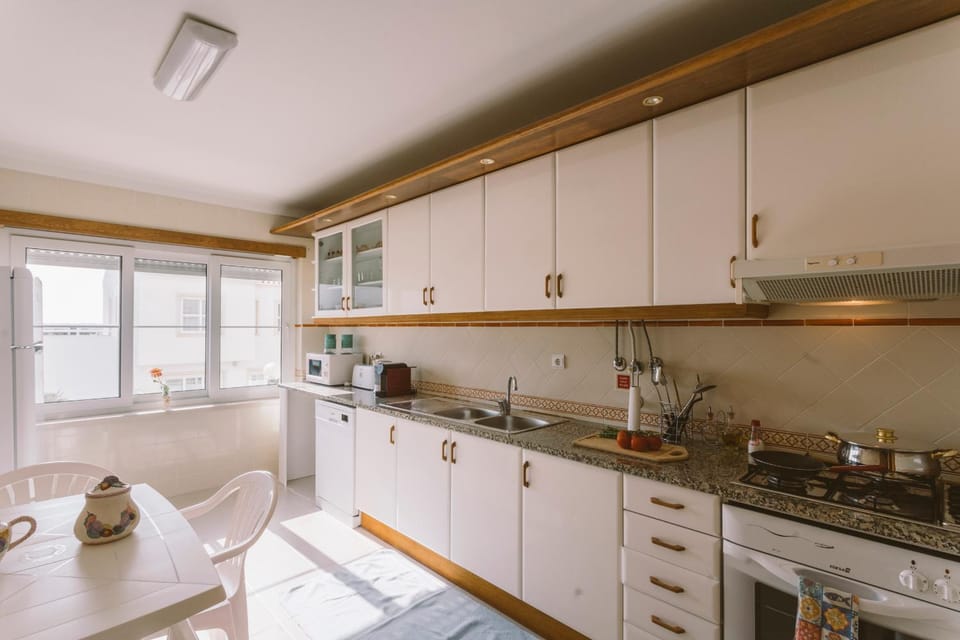 Kitchen or kitchenette, Dining area, dishwasher, minibar, pet friendly, stove