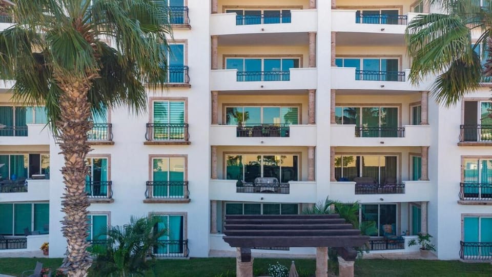 Property building, Day, View (from property/room), Balcony/Terrace