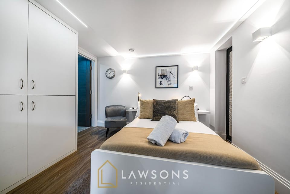Crown & Cosy Apartment in Windsor
