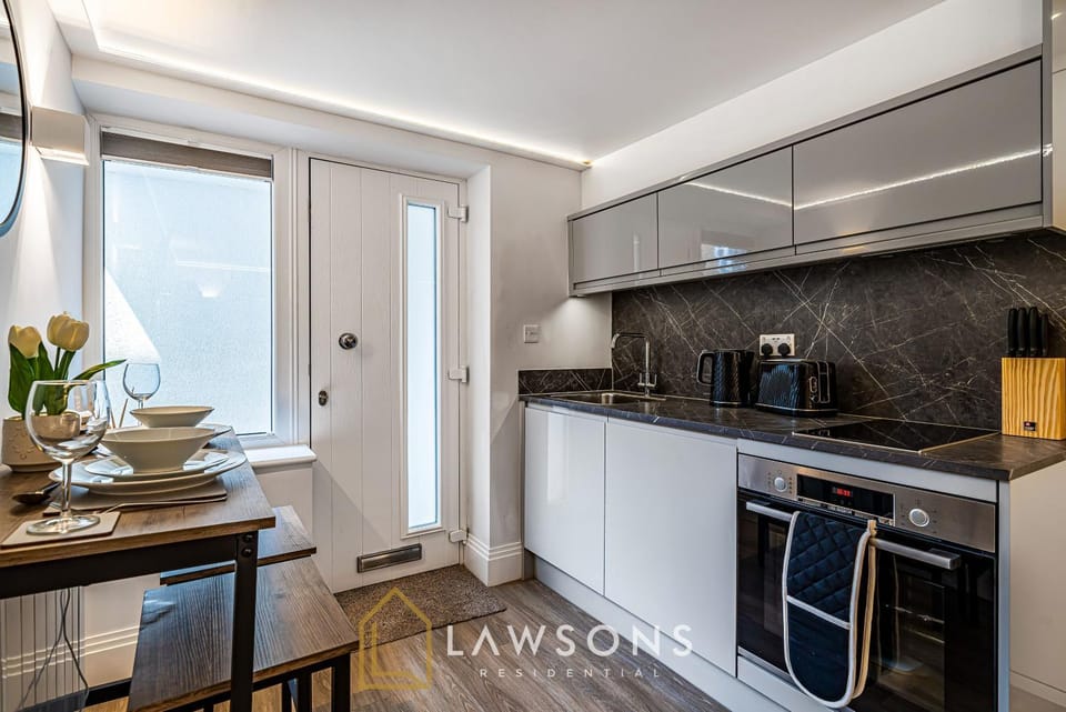 Crown & Cosy Apartment in Windsor