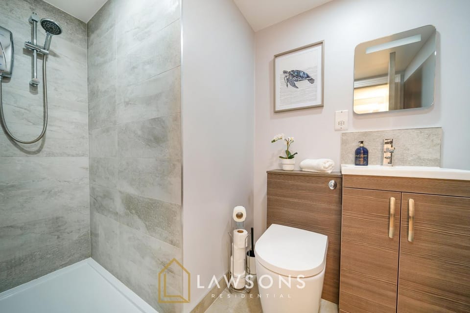 Crown & Cosy Apartment in Windsor