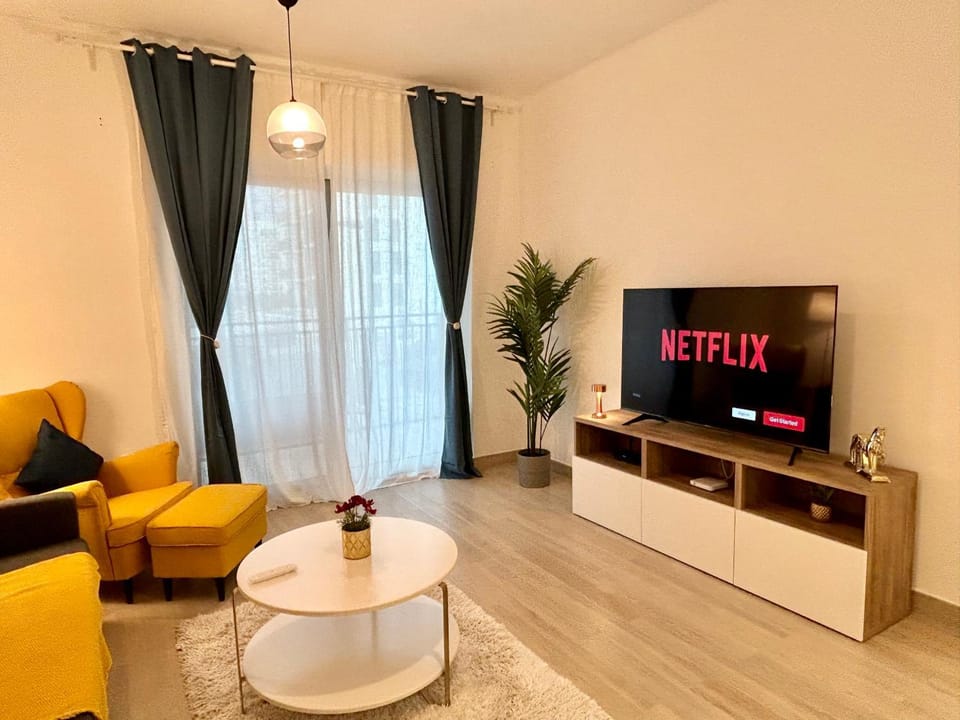 Communal lounge/ TV room, TV and multimedia, Living room, Seating area, Evening entertainment