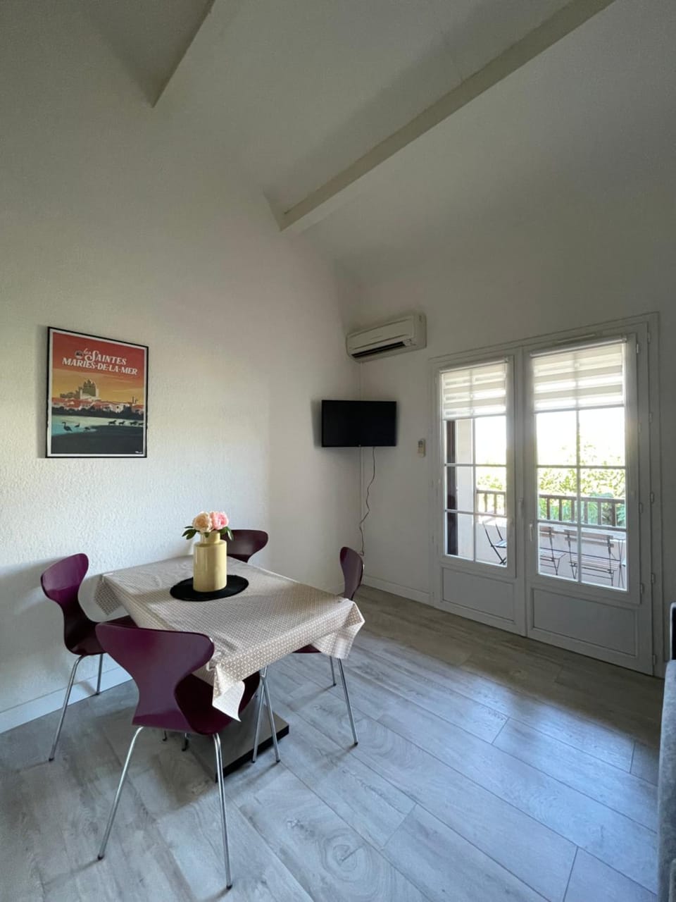 TV and multimedia, Dining area, air conditioner
