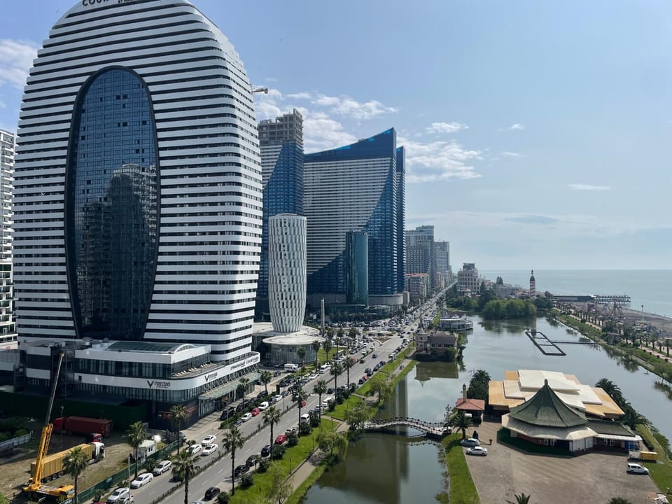 City view, Lake view, Sea view, Location