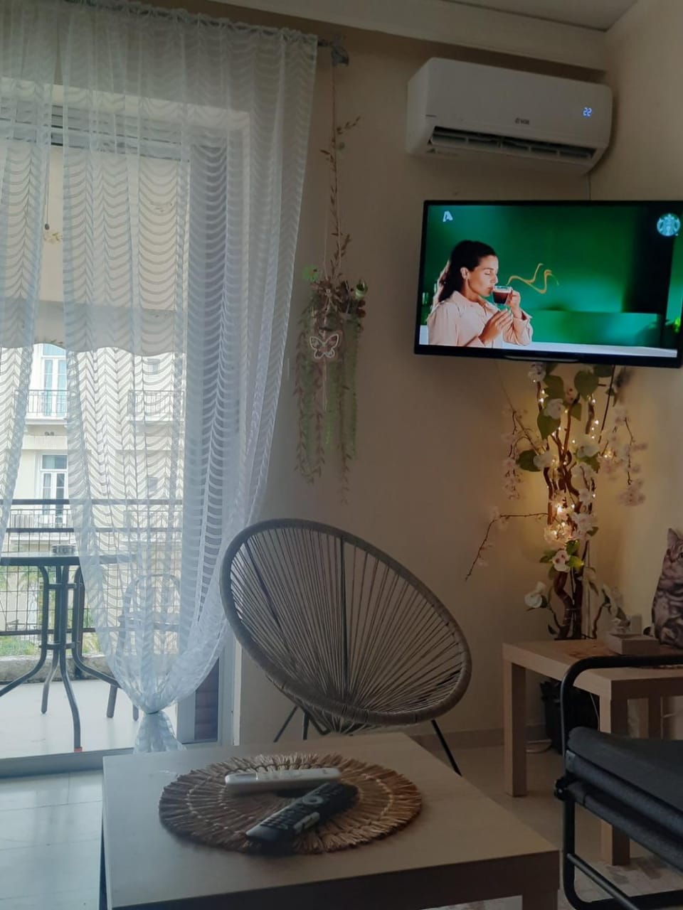 Communal lounge/ TV room, TV and multimedia, Living room, Seating area, Dining area, Evening entertainment, air conditioner