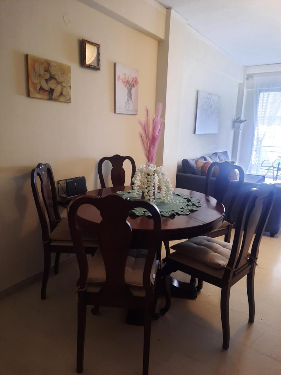 Seating area, Dining area