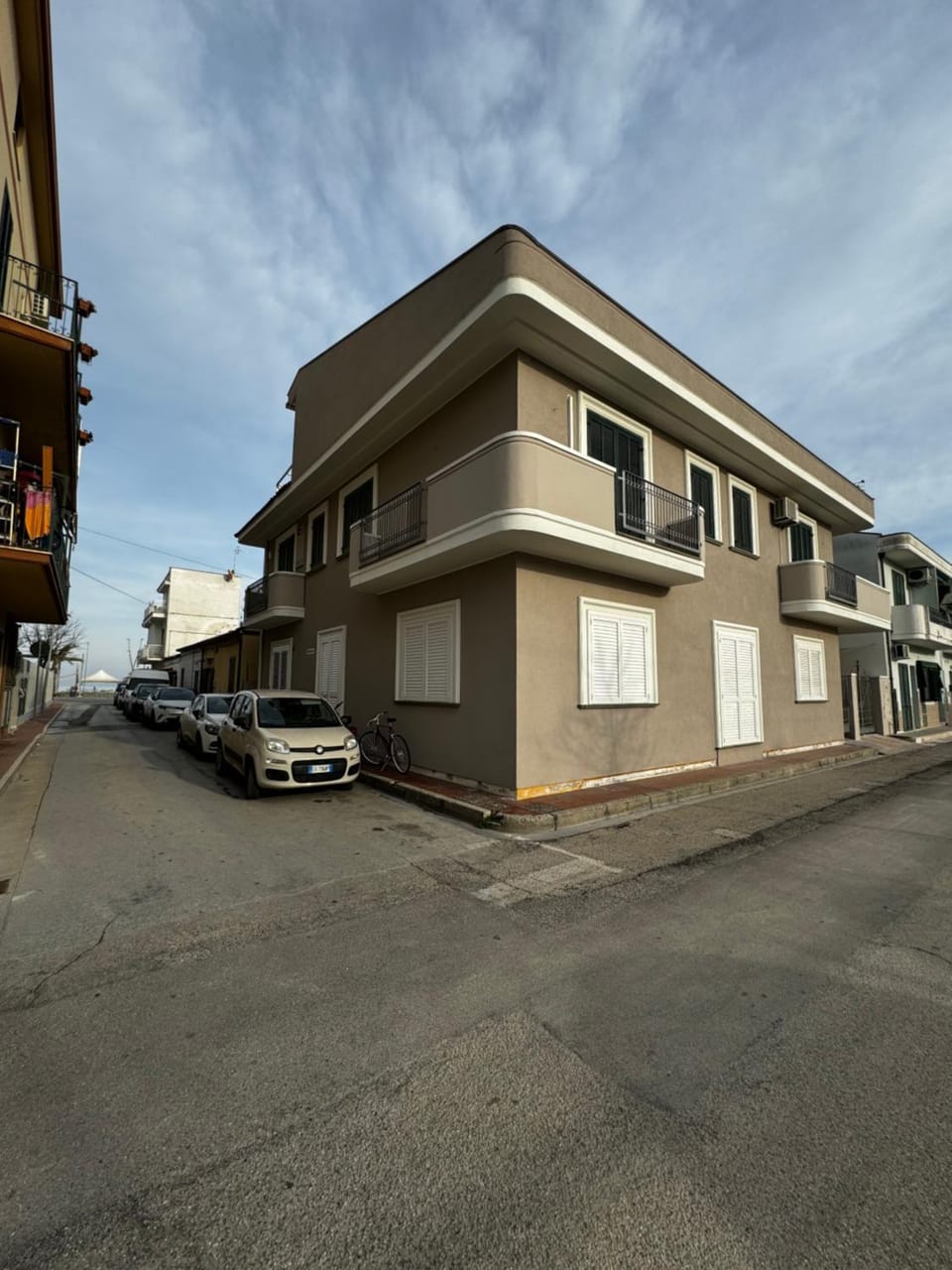 Property building, Neighbourhood, Street view, Parking