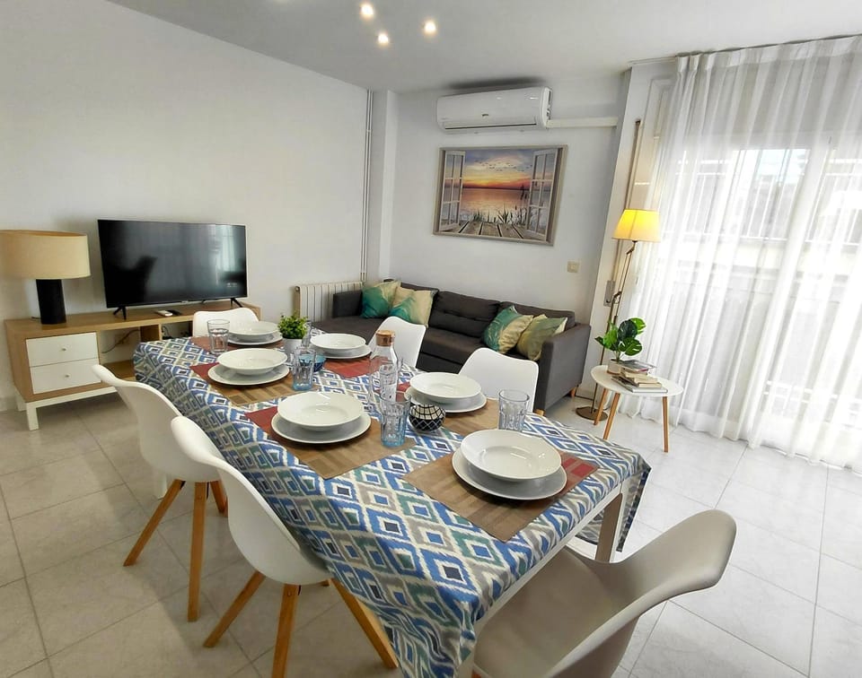 Communal lounge/ TV room, Dining area