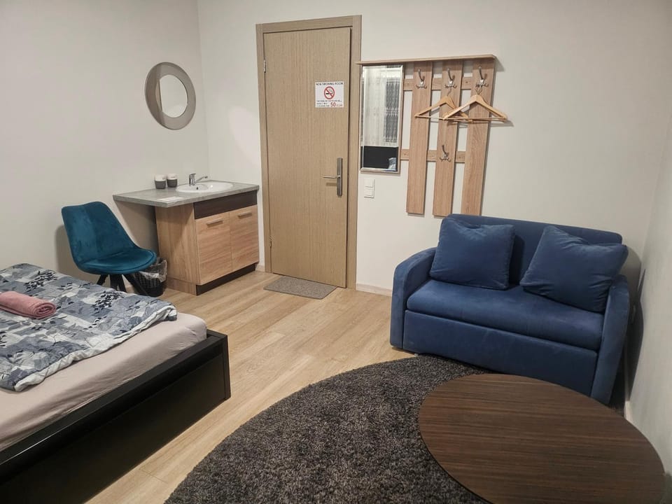 Bed, Photo of the whole room, Seating area, Bedroom