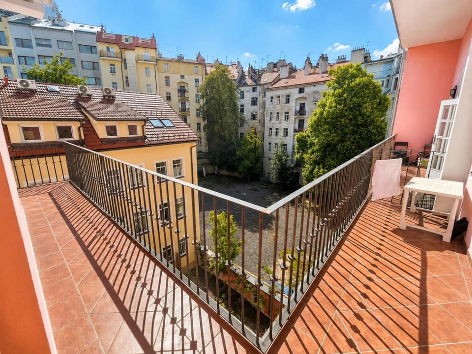 Property building, Patio, Day, View (from property/room), Balcony/Terrace, City view