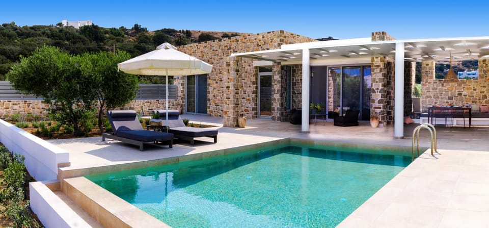 Property building, Natural landscape, Balcony/Terrace, Pool view, Swimming pool