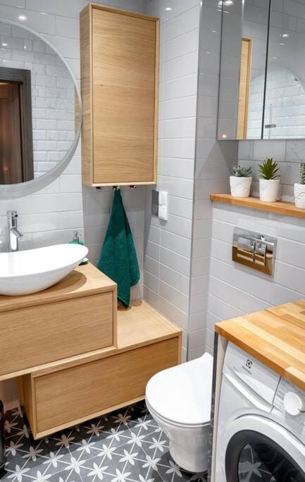 Bathroom, towels, washing machine