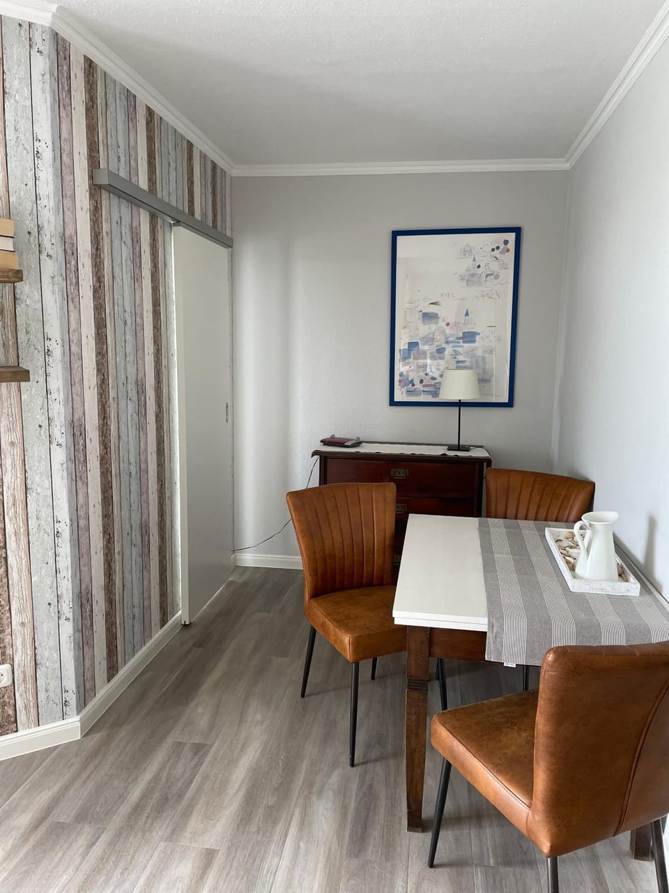 Seating area, Dining area, hair dresser