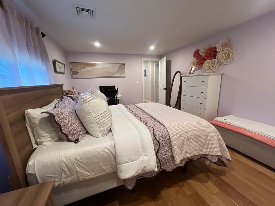 Modern Family Home in Middletown, RI- just 4 mi to Newport! Vacation rental in Middletown