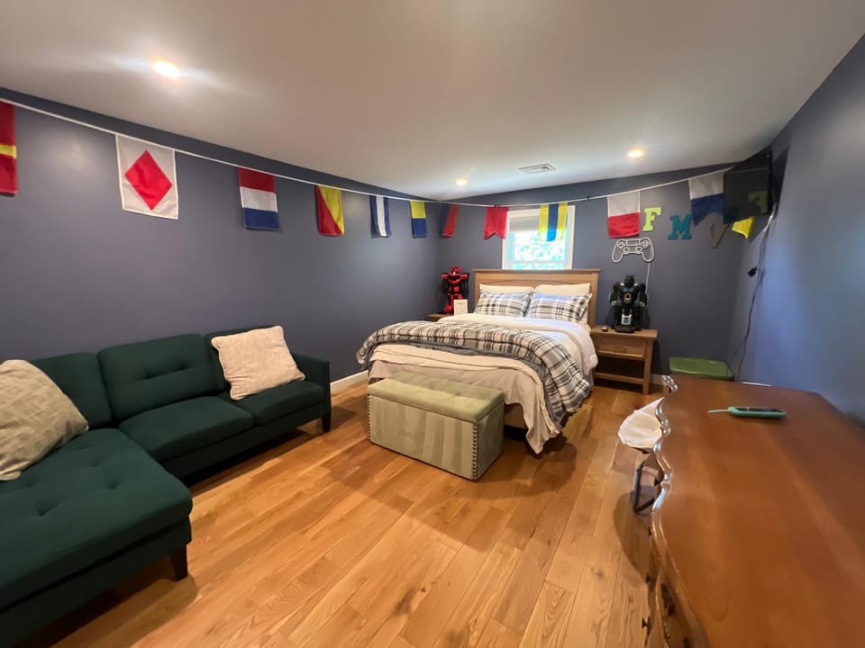 Modern Family Home in Middletown, RI- just 4 mi to Newport! Vacation rental in Middletown