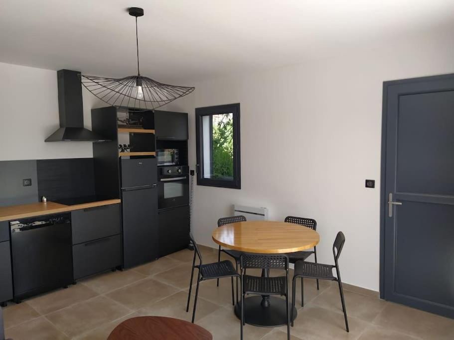 Dining area, oven, stove
