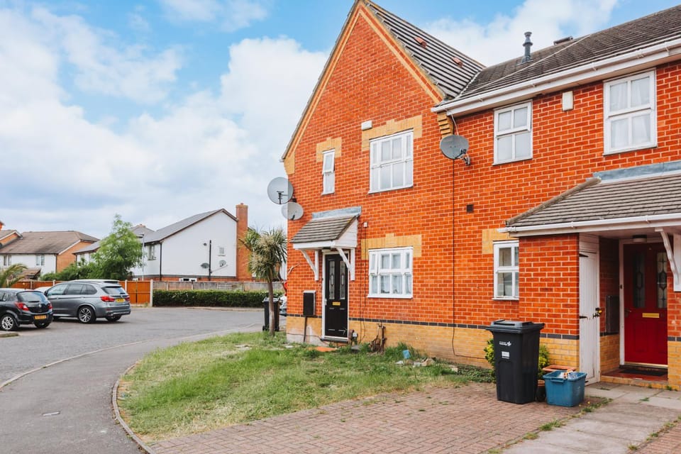 Property building, Neighbourhood, Garden view, Street view, Location, Quiet street view, Parking