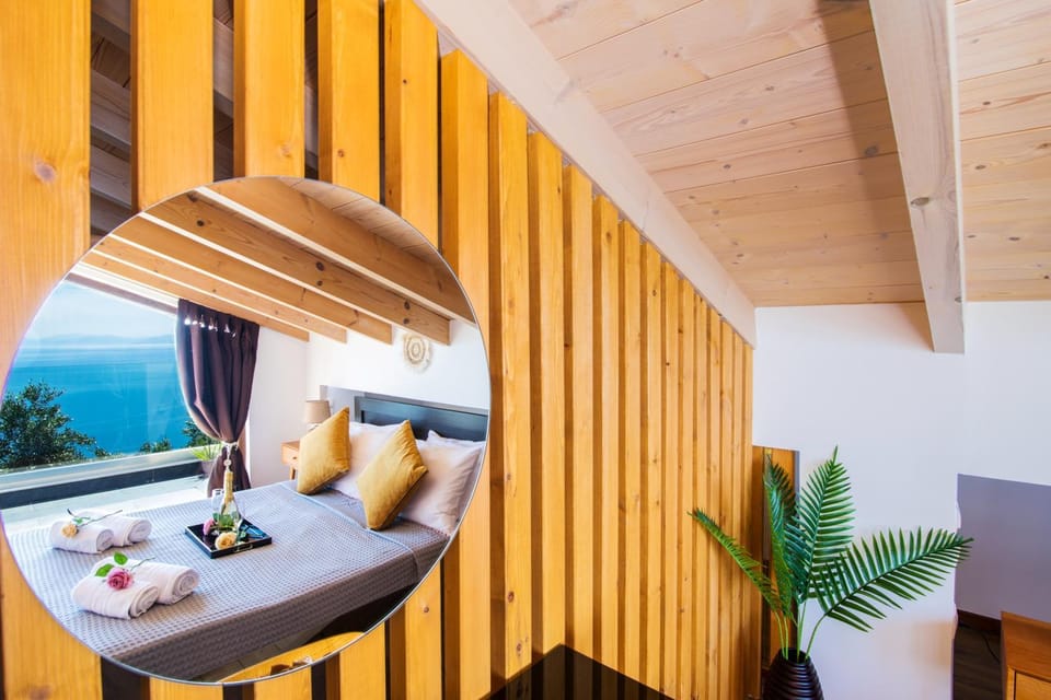 Natural landscape, Balcony/Terrace, Living room, Seating area, Sea view