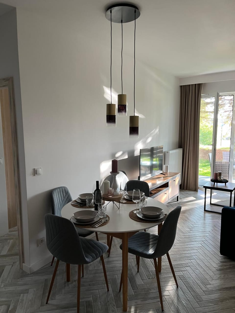 Living room, Seating area, Dining area