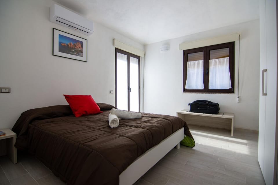 Bedroom, City view, air conditioner