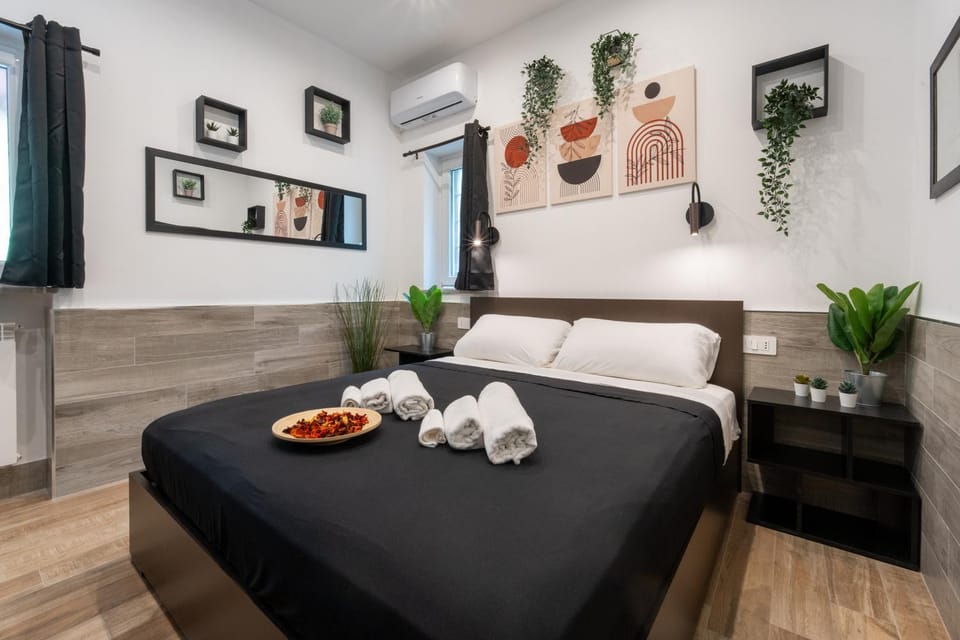 View (from property/room), Bedroom, towels, air conditioner