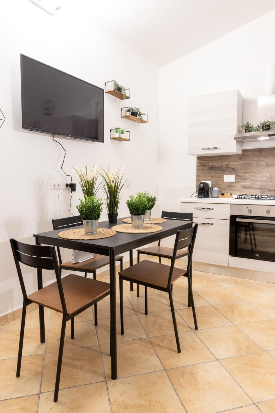 TV and multimedia, Kitchen or kitchenette, Dining area