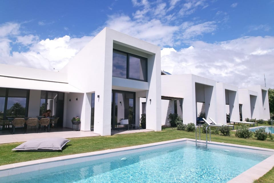 Property building, Patio, Day, Garden, Garden view, Swimming pool, sunbed