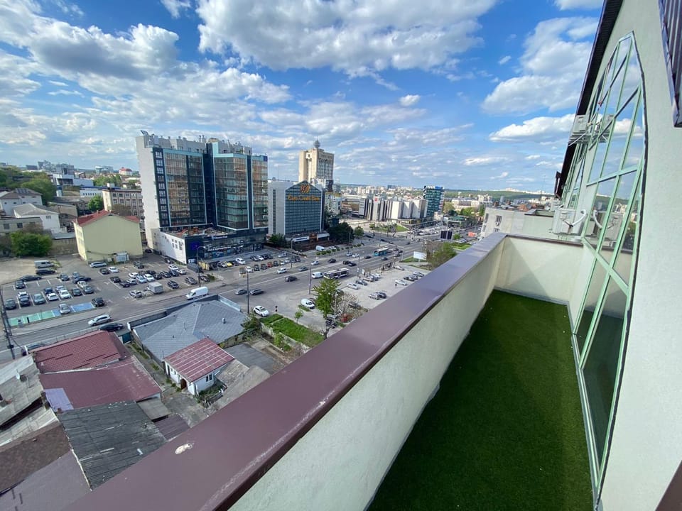 View (from property/room), Balcony/Terrace, Street view