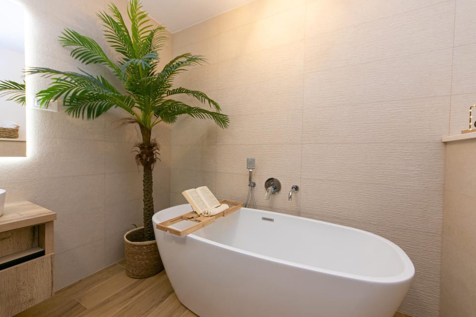 Bathroom, Bath, towels