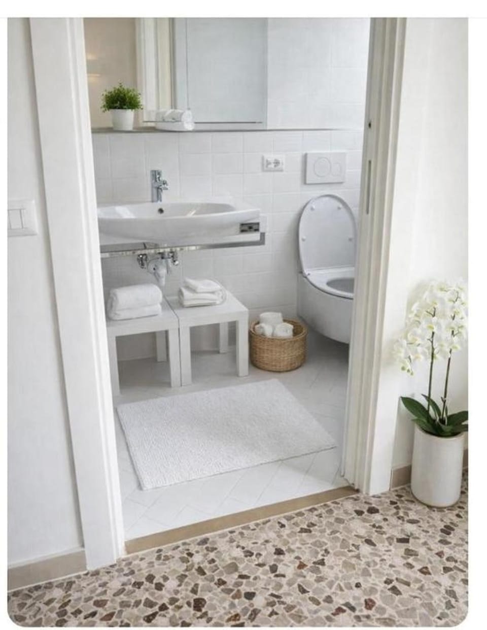 Toilet, Bathroom, towels