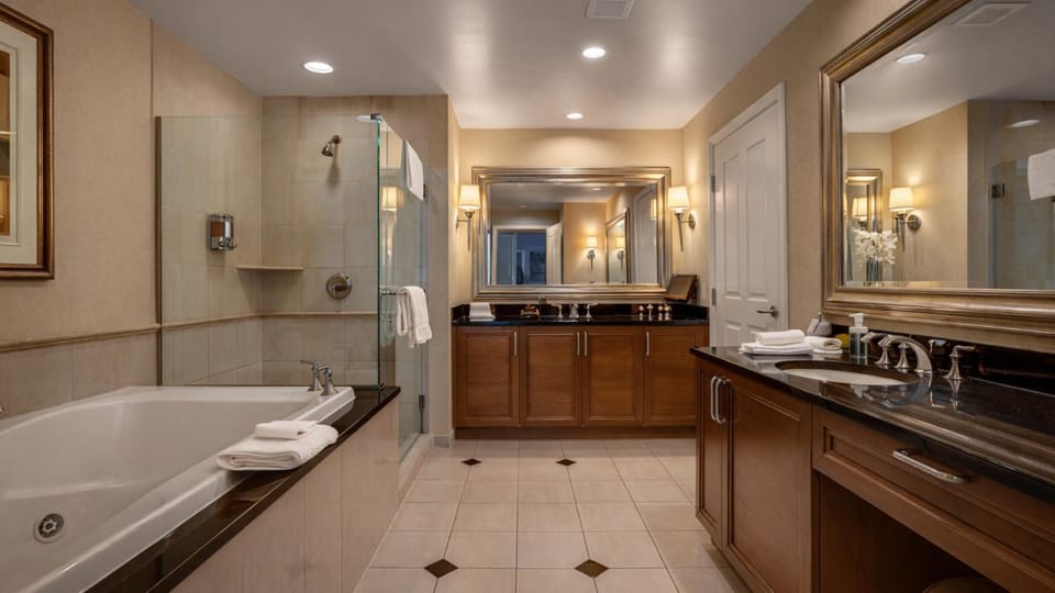 MGM Signature 11th Floor 2BR Combo Strip View No Resort Fee Apartment in Las Vegas Strip