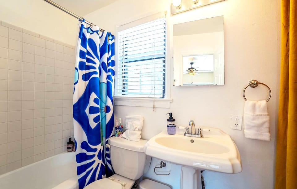 Shower, Bathroom, Bath, towels