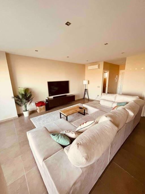 Communal lounge/ TV room, TV and multimedia, Living room, Seating area